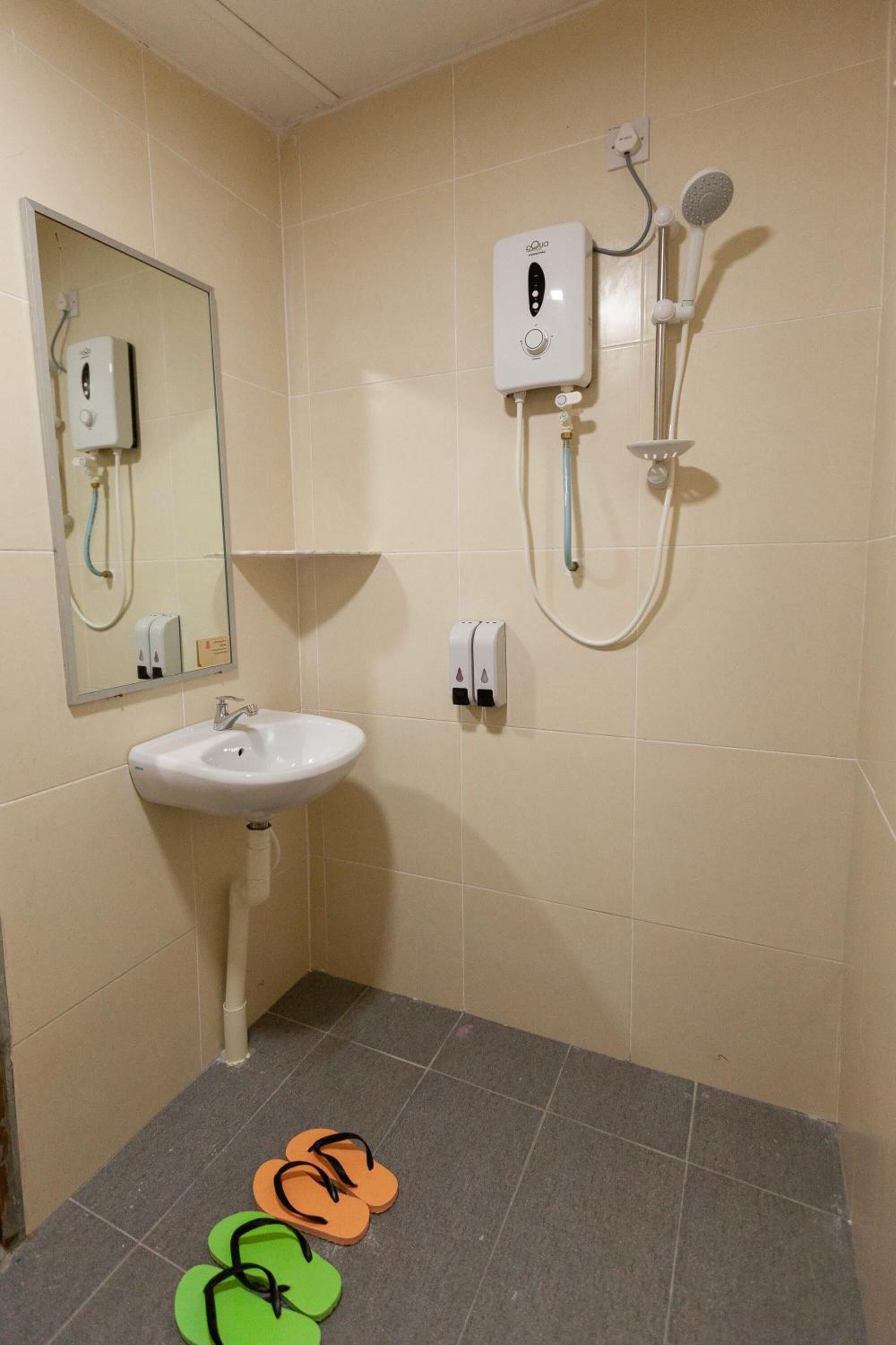 shower, free toiletries, hair dryer, slippers