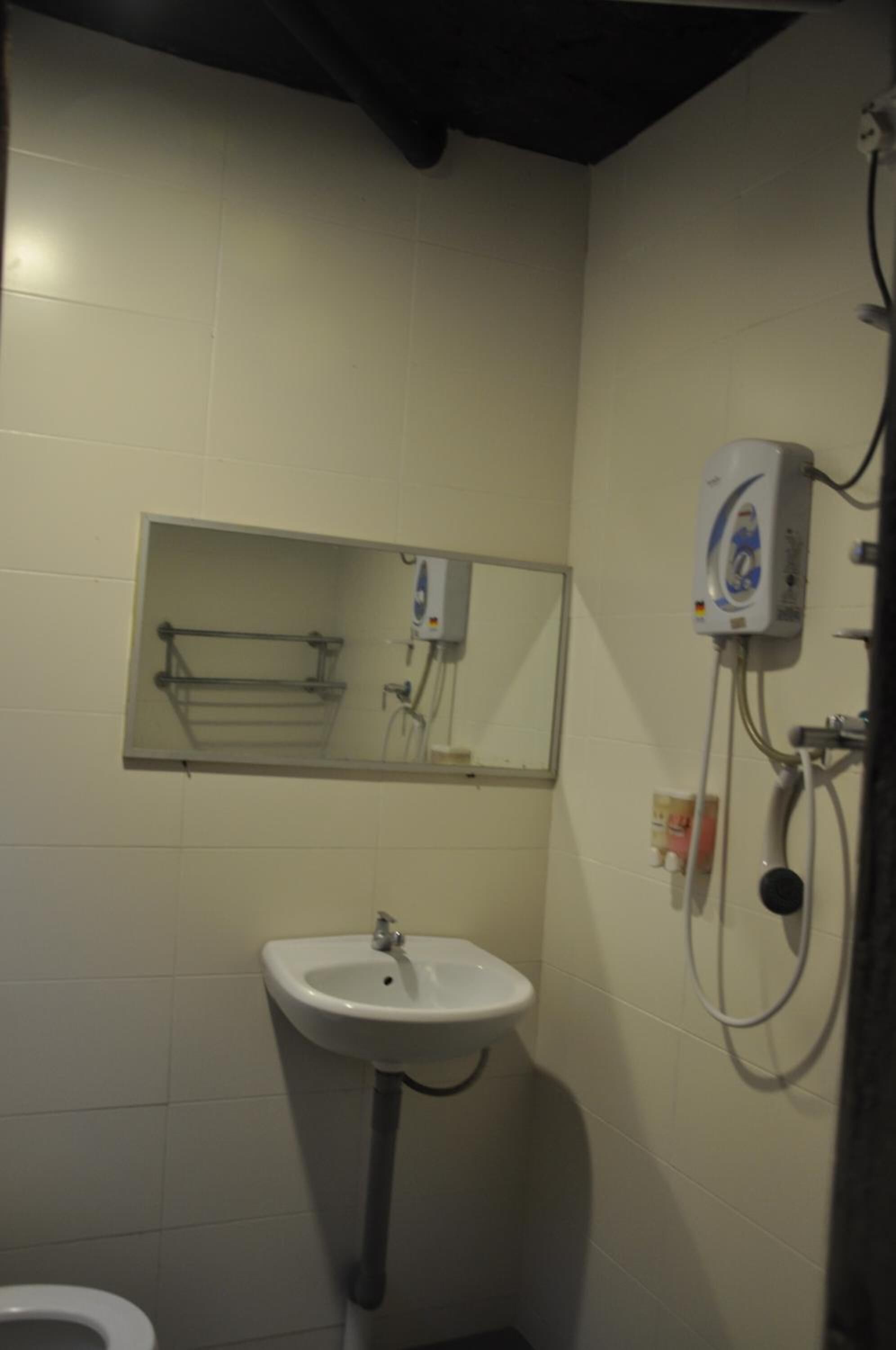 shower, free toiletries, hair dryer, slippers