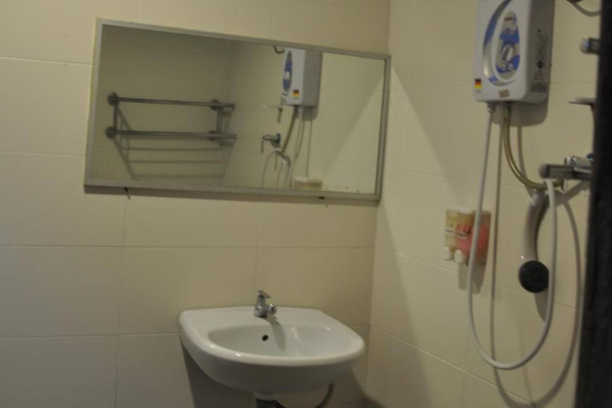 shower, free toiletries, hair dryer, slippers