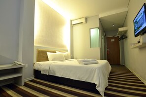 Deluxe | In-room safe, desk, iron/ironing board, free WiFi