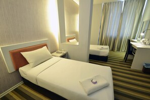 Deluxe | In-room safe, desk, iron/ironing board, free WiFi