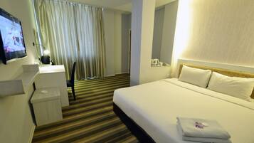 Deluxe | In-room safe, desk, iron/ironing board, free WiFi