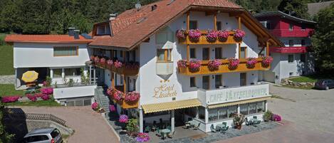 Majoituspaikan julkisivu