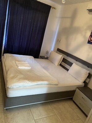 1 bedroom, desk, free wired Internet