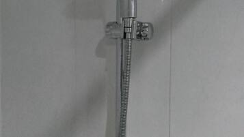 Shower kamar mandi
