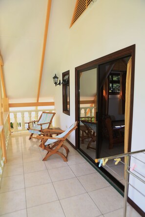 Bungalow Deluks, pemandangan kebun | Teras/patio