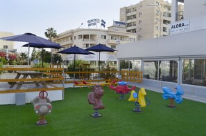 Área de juegos infantiles al aire libre