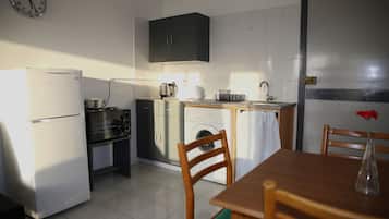 Apartment, 1 Schlafzimmer, Balkon | Eigene Kochnische | Kühlschrank, Mikrowelle, Herdplatte, Wasserkocher mit Kaffee-/Teezubehör