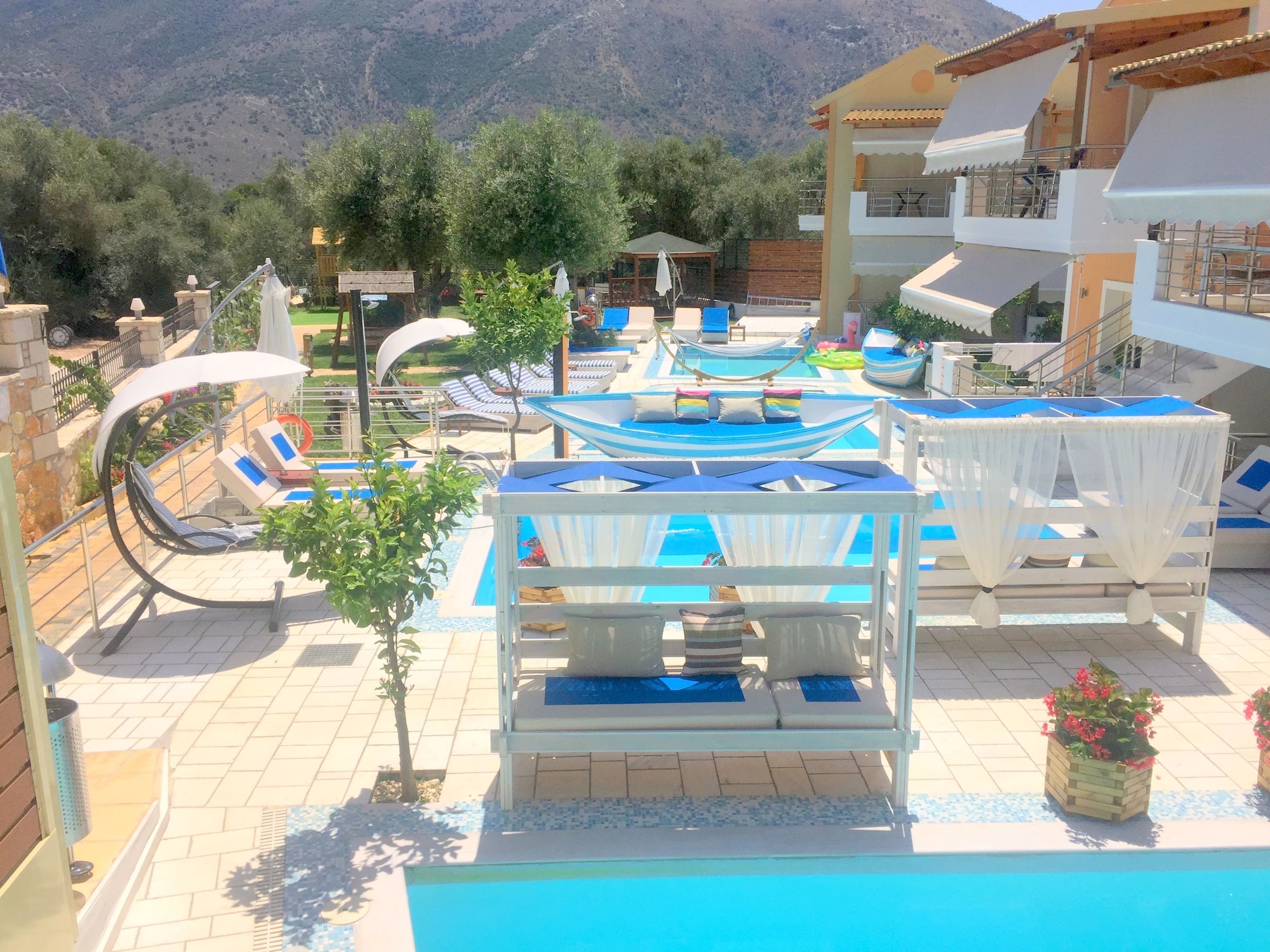 4 Außenpools, Liegestühle