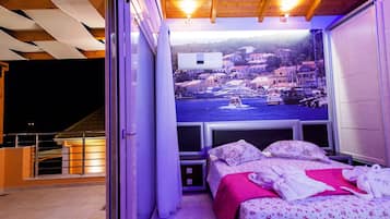 Villa, alberca privada | Minibar, escritorio, insonorización y tabla de planchar con plancha