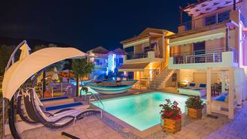 Villa, Private Pool | Minibar, desk, soundproofing, iron/ironing board