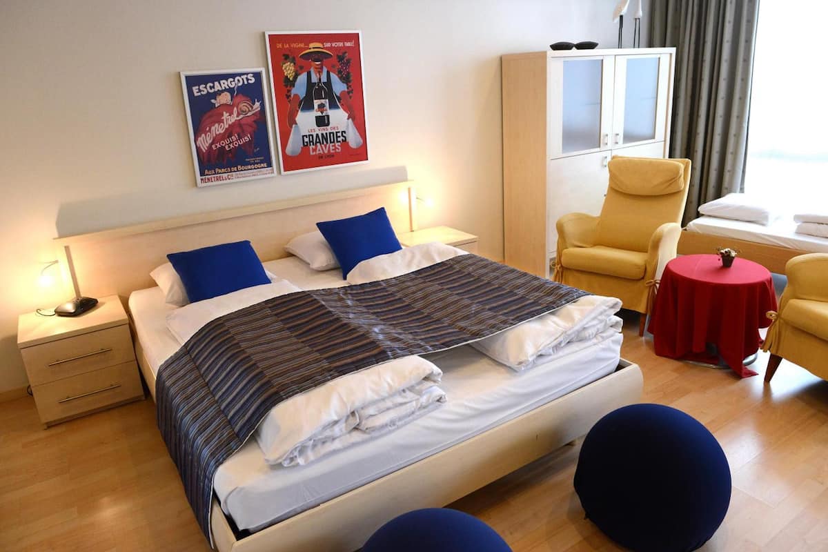 minibar, desk, iron/ironing board, free wifi