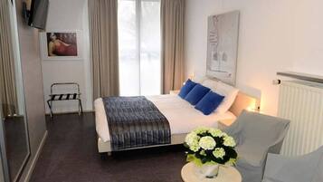 Habitación doble | Minibar, escritorio, tabla de planchar con plancha y wifi gratis