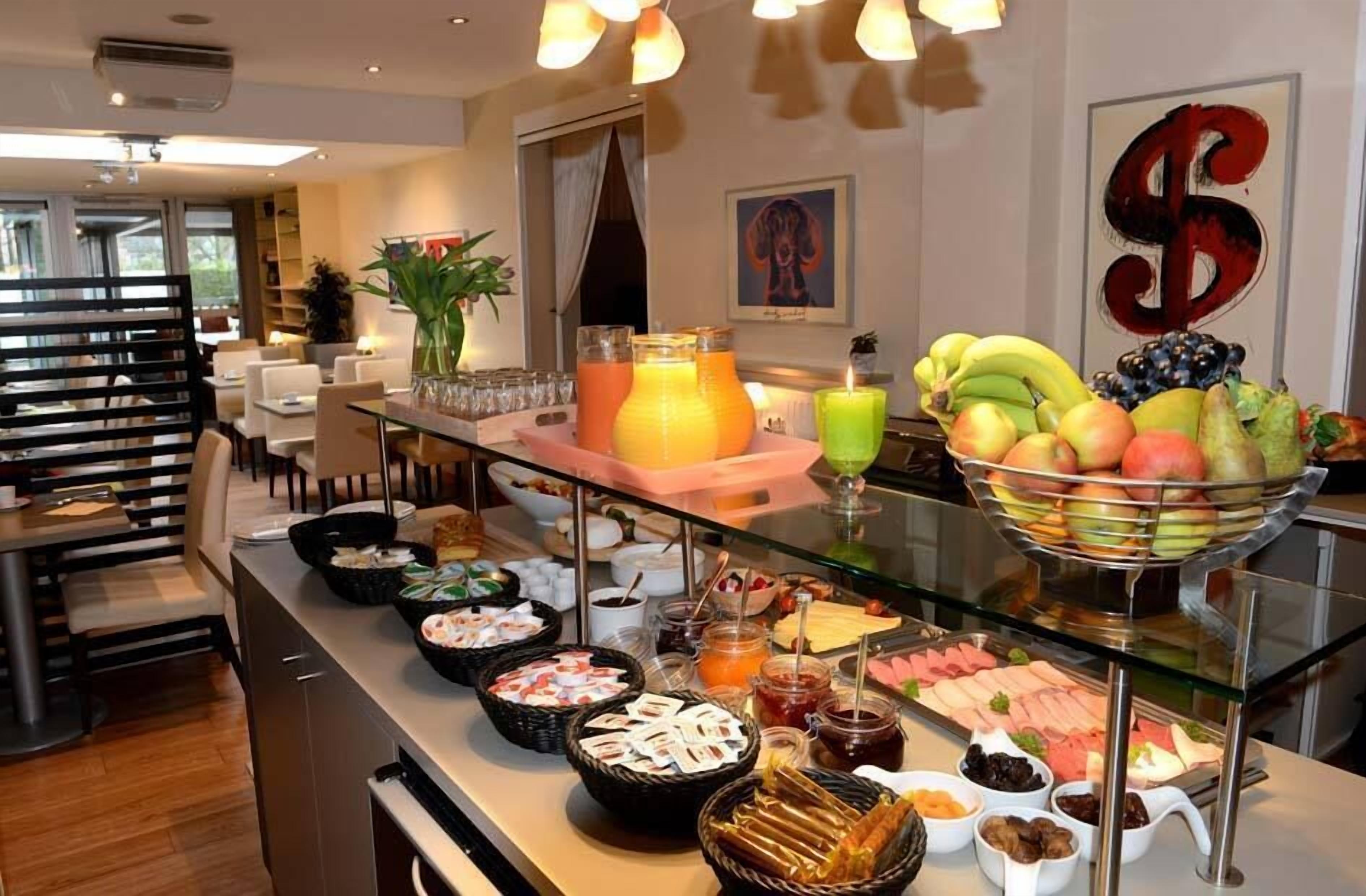 Buffet breakfast on weekends (EUR 15 per person)
