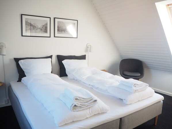 Cunas (de pago), wifi gratis, ropa de cama