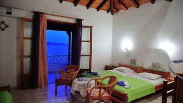 Studio | Luxe beddengoed, een kluis op de kamer, een strijkplank/strijkijzer