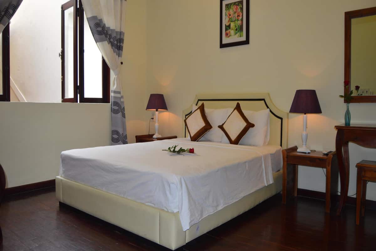 Deluxe Double Room (with Window) | Minibar, desk, rollaway beds, free WiFi