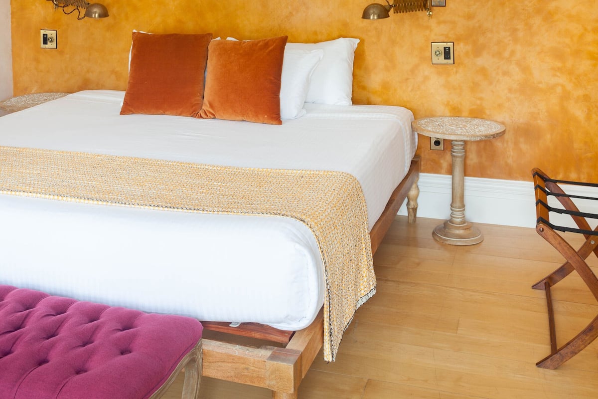 302 - Savory Suite | Egyptian cotton sheets, premium bedding, individually decorated
