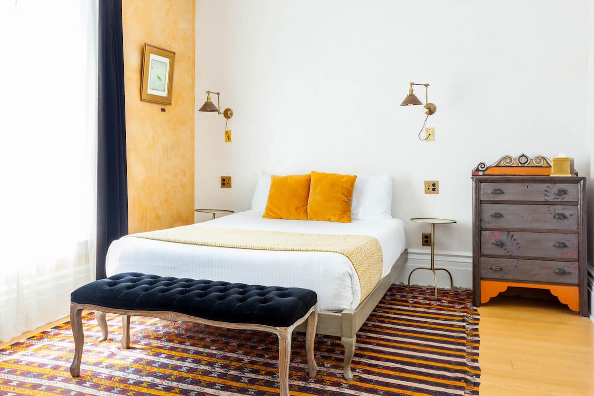 213 - Central Queen Room | Egyptian cotton sheets, premium bedding, individually decorated