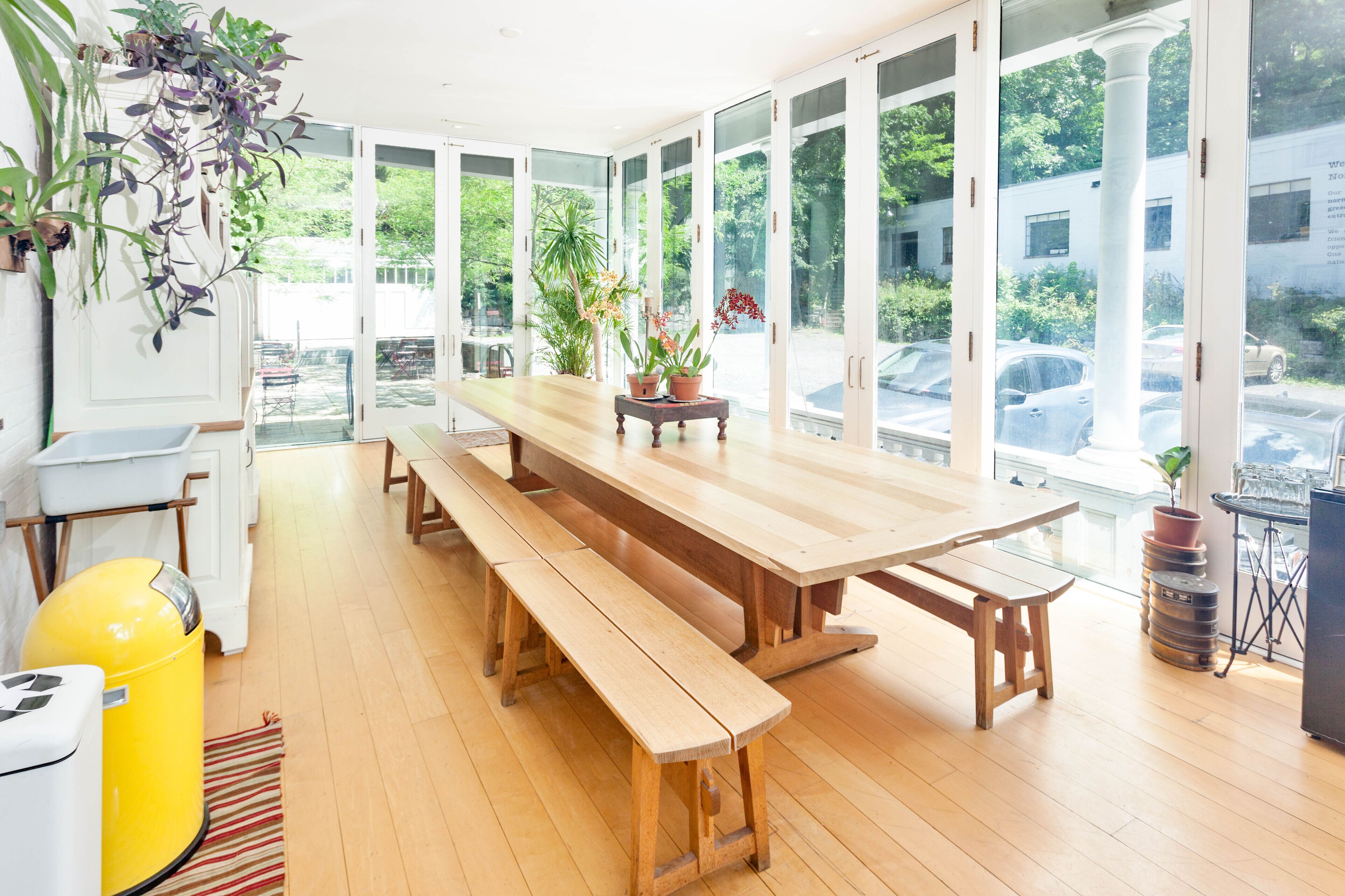 2 bars/lounges, tapas bar, cocktail bar