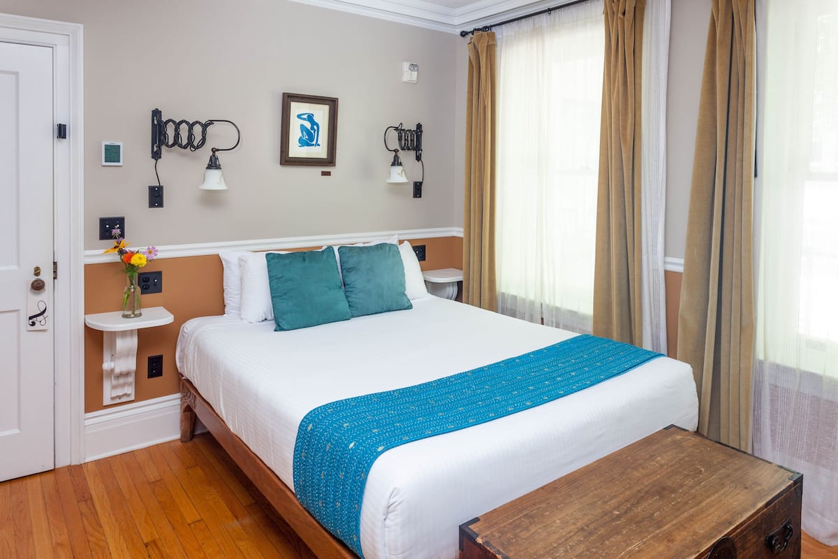 102 - Blue Peacock Room | Egyptian cotton sheets, premium bedding, individually decorated