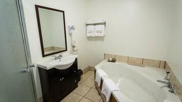 Cottage, 2 Bedrooms, Jetted Tub | Bathroom | Free toiletries, hair dryer, towels, soap