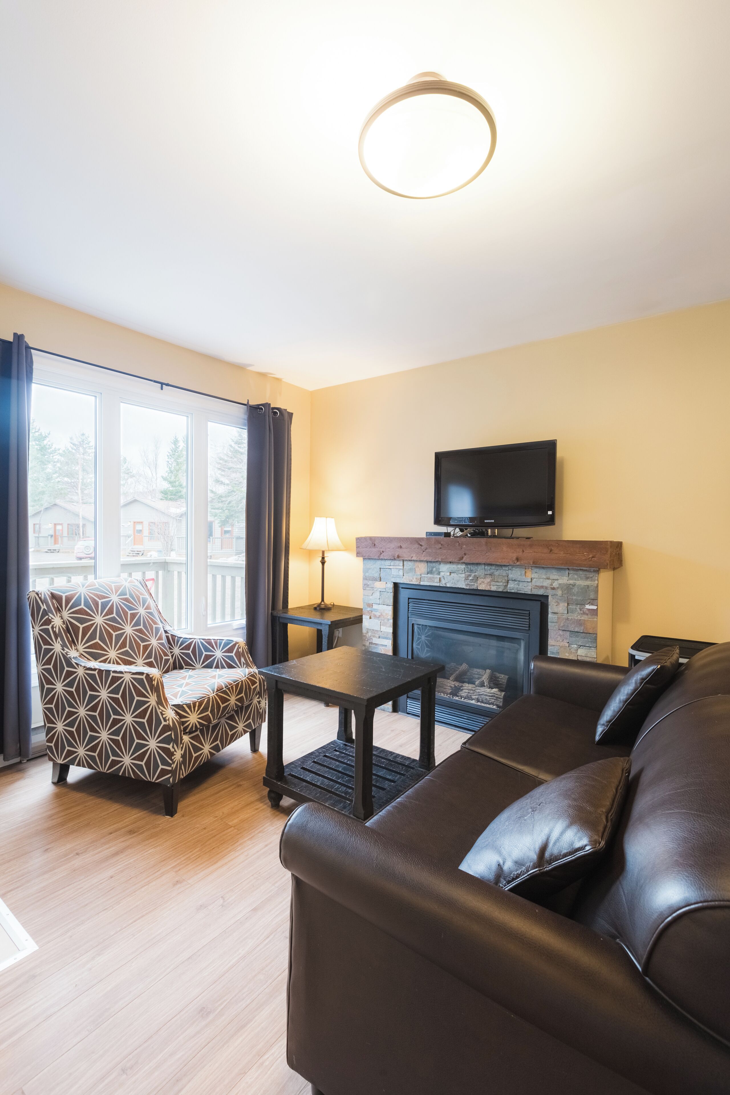 Cottage, 1 Bedroom | Living area | Flat-screen TV, fireplace, DVD player