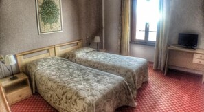 Standard-Doppel- oder -Zweibettzimmer, Seeblick | Schreibtisch, Zustellbetten, kostenloses WLAN, Bettwäsche