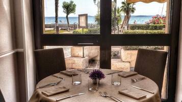 Breakfast, lunch, dinner served; Italian cuisine, al fresco dining