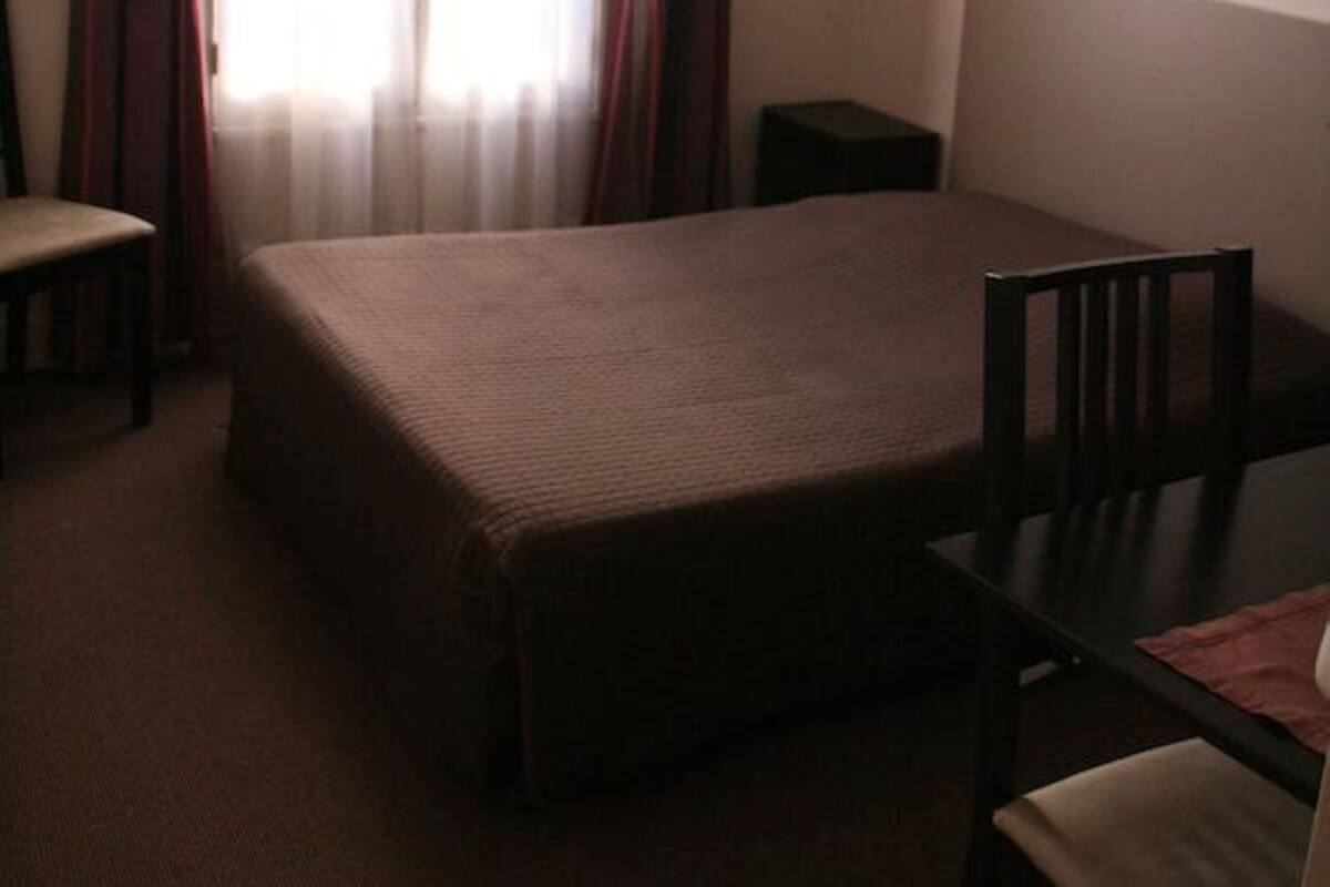 经典双人房 | 迷你吧、熨斗/熨板、免费 WiFi、床单