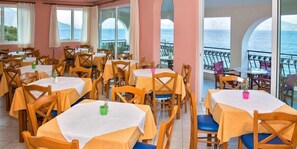 Breakfast area - Green Bay Hotel (Kefalonia)