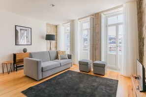 Apartment, 2 Bedrooms, Balcony, Annex Building | Living room | LED TV - Porto River (Porto)