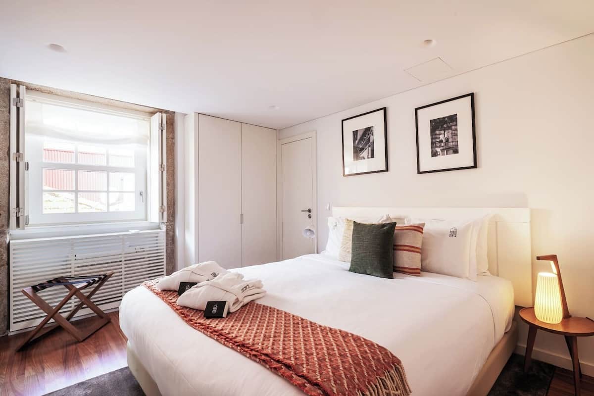 Premium Apartment, 1 Queen Bed | Minibar, in-room safe, desk, soundproofing