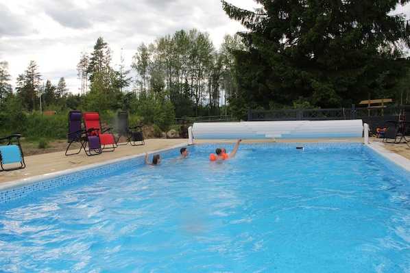 Outdoor pool, sun loungers