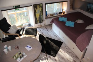 Superior-Doppelzimmer, eigenes Bad, Gartenblick