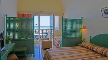 Family Room 2+2 | Blackout drapes, bed sheets