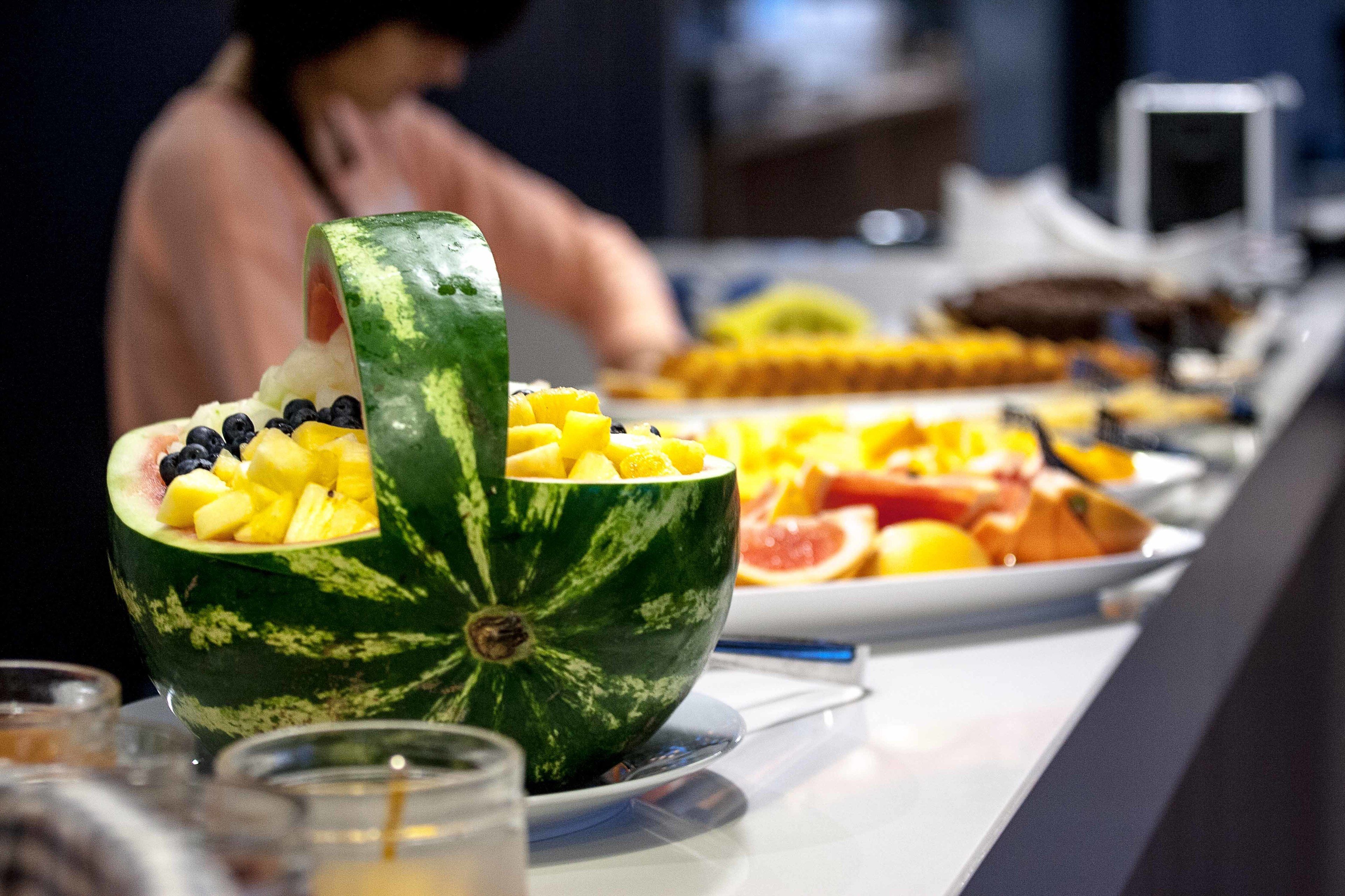 daily buffet breakfast (pln 55 per person)