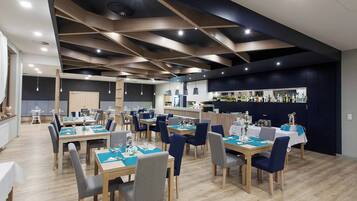 Breakfast, lunch, dinner served; Modern European cuisine