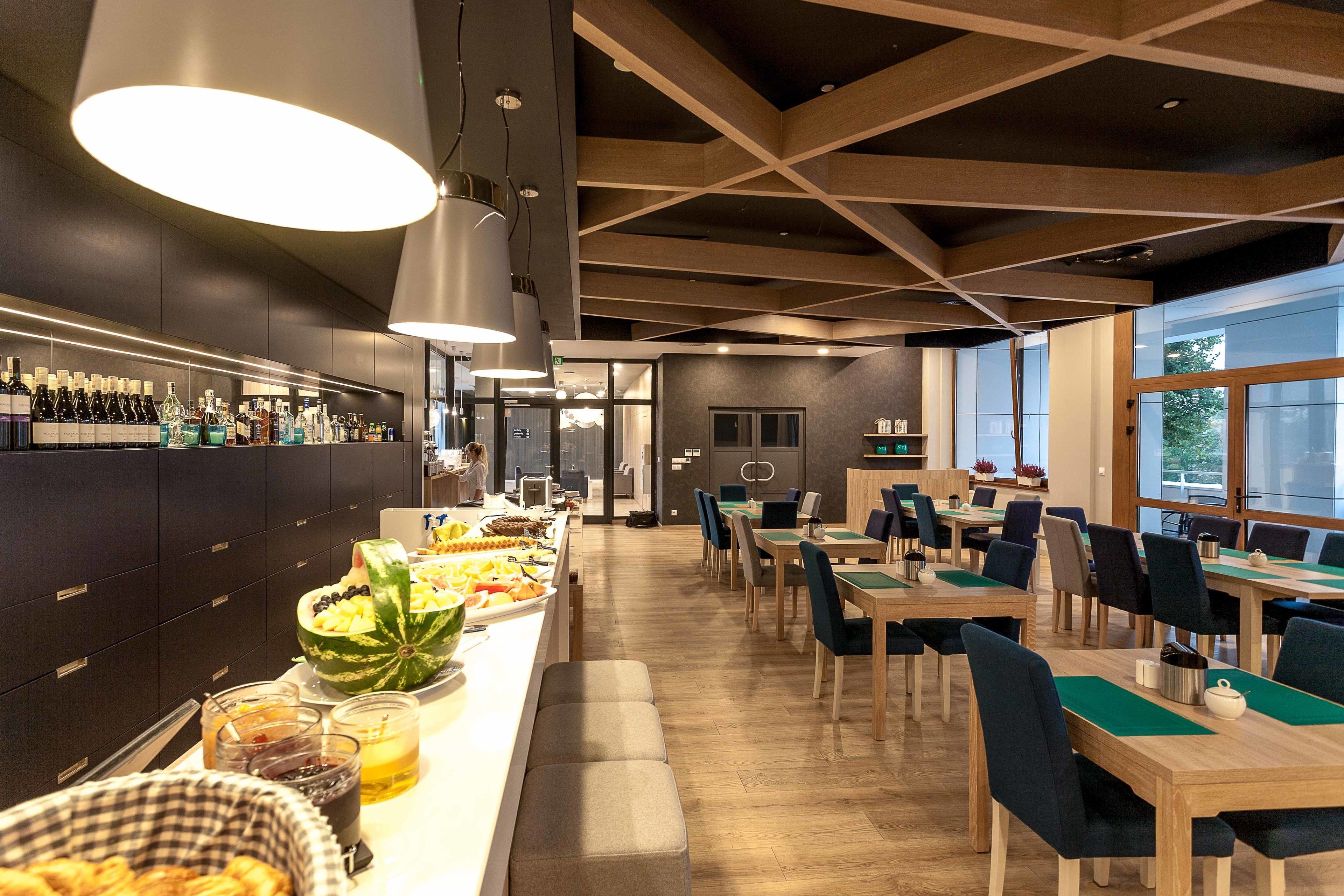 daily buffet breakfast (pln 55 per person)