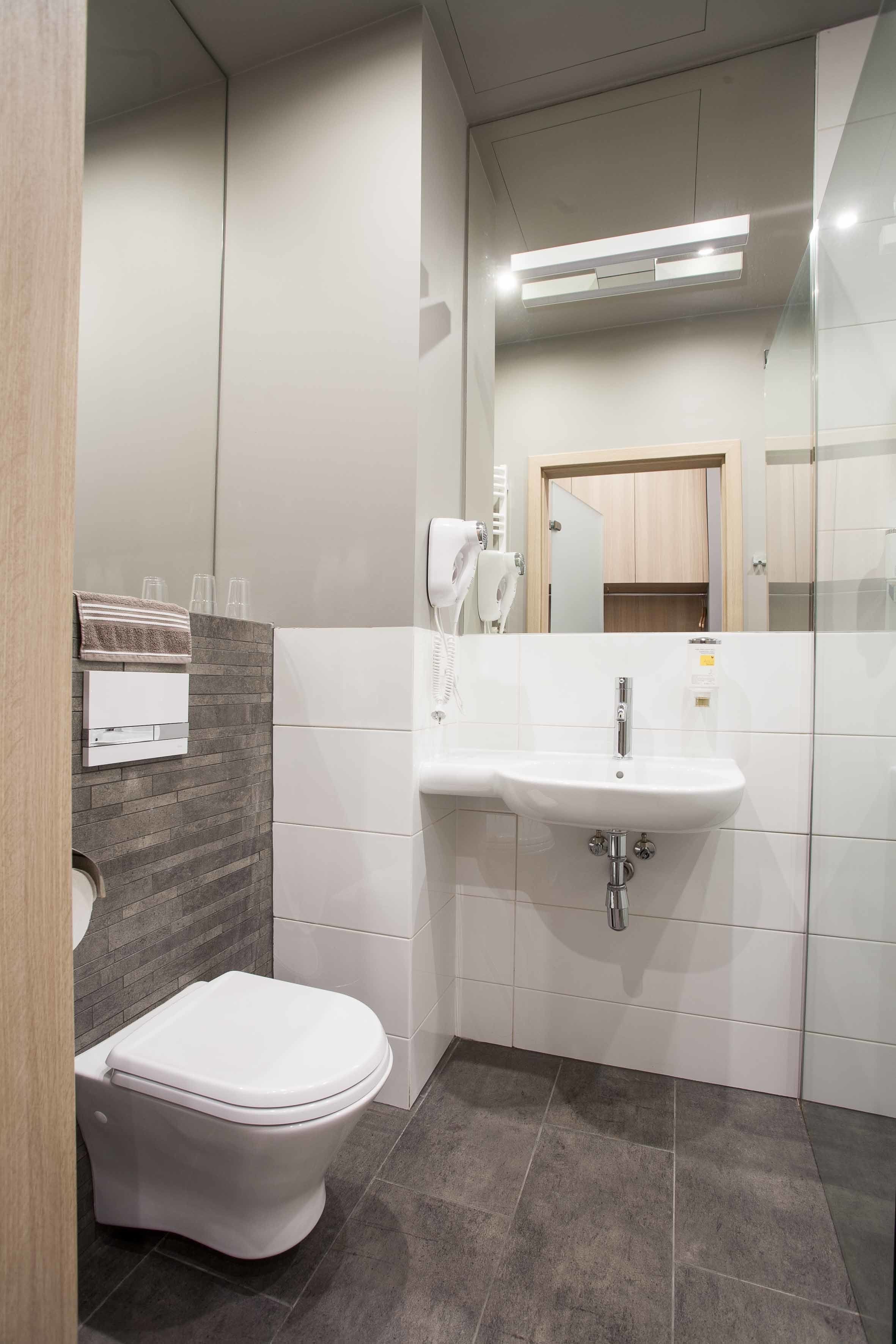 deluxe quadruple room | bathroom | shower, free toiletries, hair dryer, towels