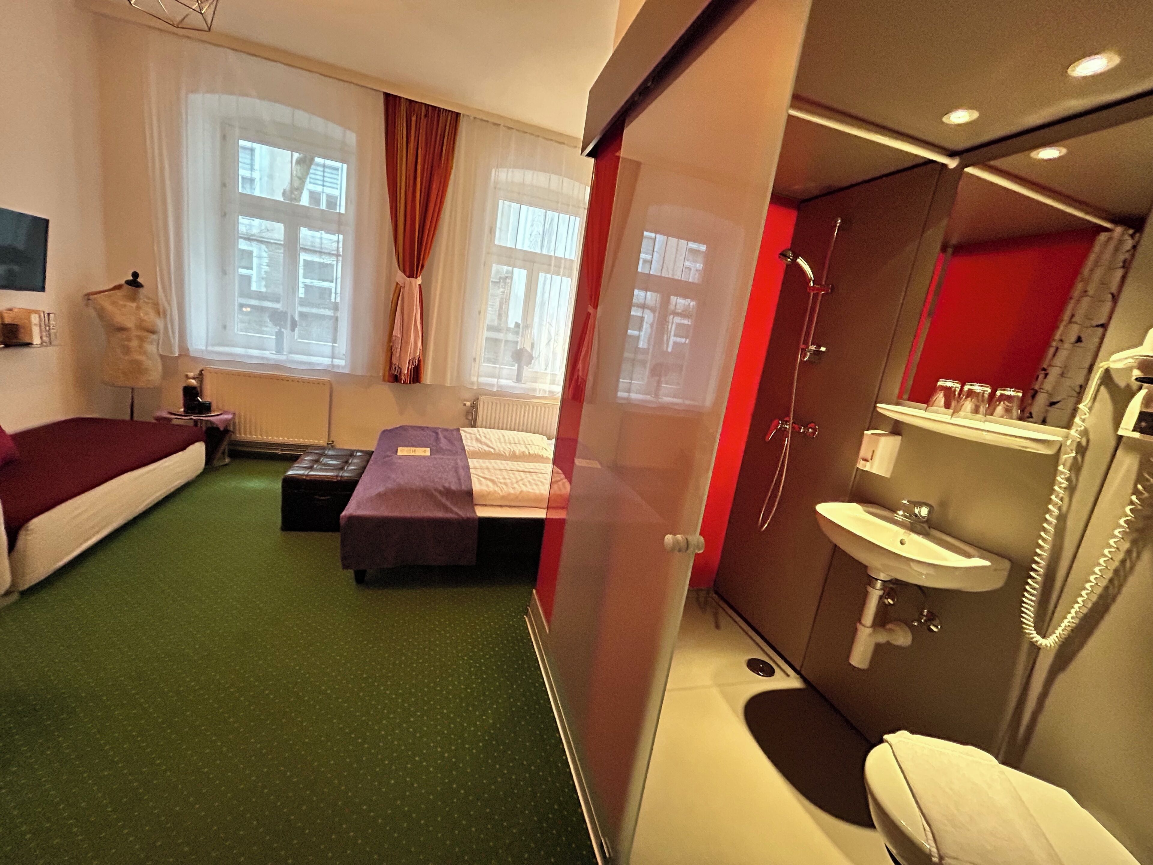 Doppelzimmer | Allergikerbettwaren, Verdunkelungsvorhänge, kostenloses WLAN, Bettwäsche