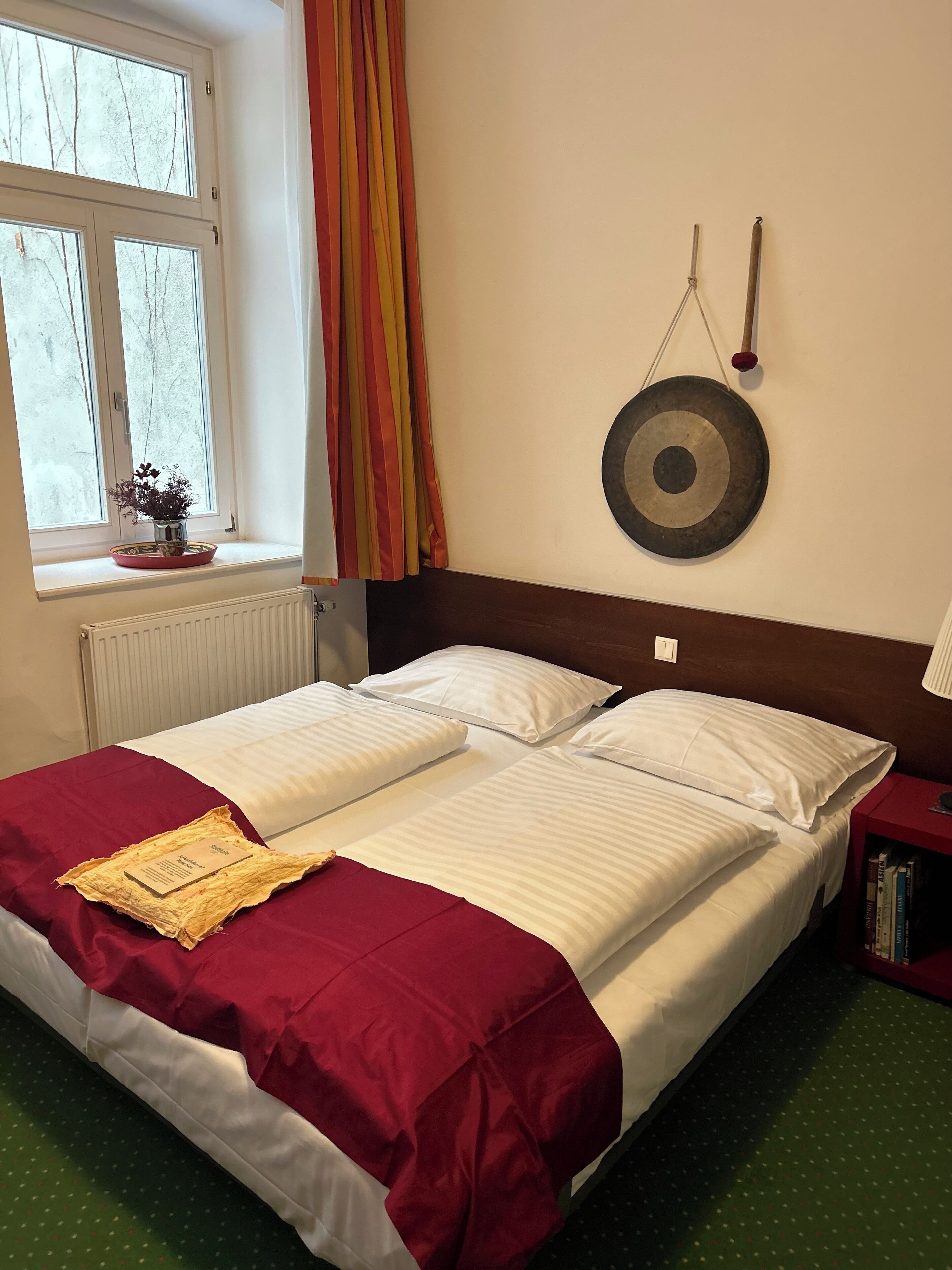 Hypo-allergenic bedding, blackout curtains, free WiFi, bed sheets