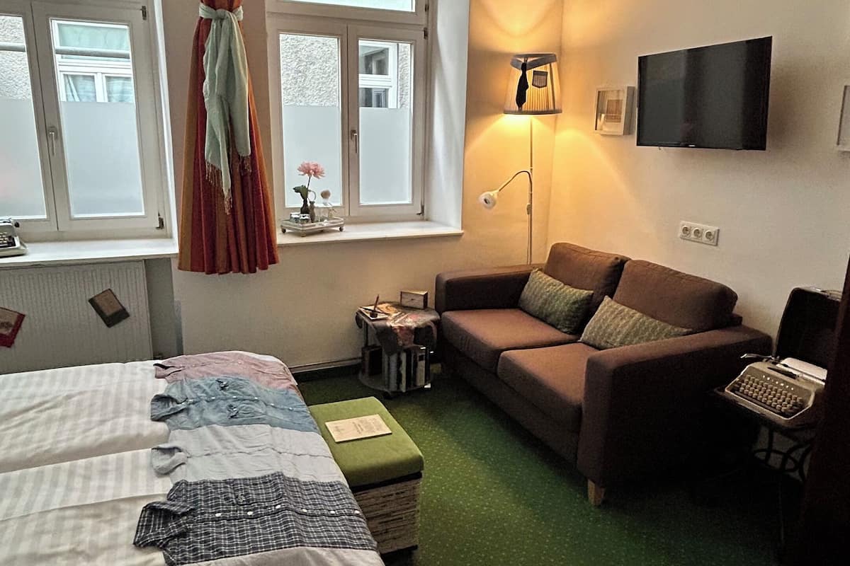 Quarto casal | Roupas de cama antialérgicas, cortinas blackout, Wi-Fi de cortesia