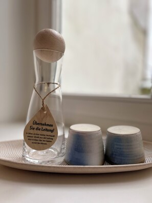 Ropa de cama hipoalergénica, cortinas opacas, wifi gratis y ropa de cama