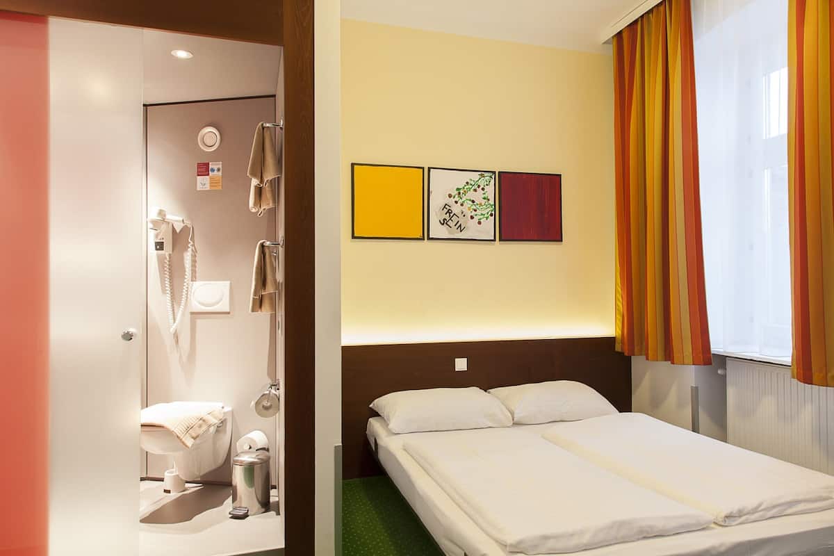 Ropa de cama hipoalergénica, cortinas blackout y wifi gratis