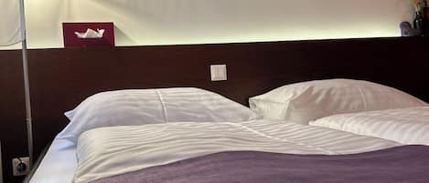 Double Room | Hypo-allergenic bedding, blackout drapes, free WiFi, bed sheets