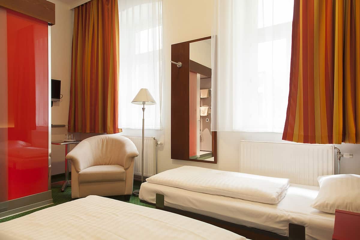 Ropa de cama hipoalergénica, cortinas blackout y wifi gratis