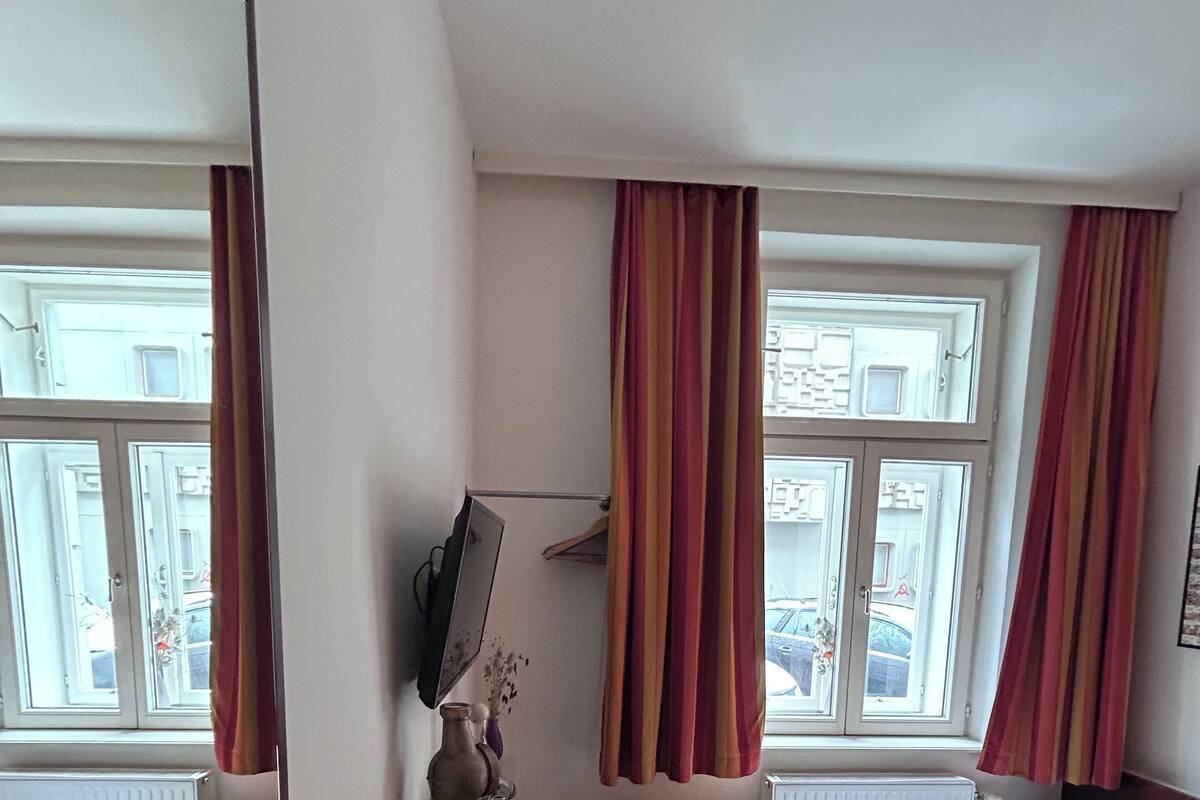 Habitación individual | Ropa de cama hipoalergénica, cortinas blackout y wifi gratis 
