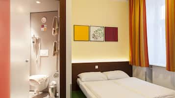 Double Room | Hypo-allergenic bedding, blackout drapes, free WiFi, bed sheets