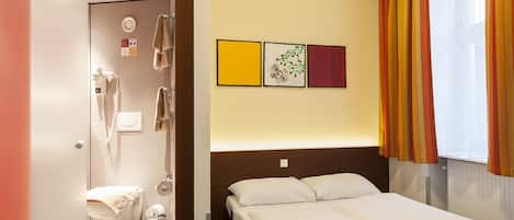 Tweepersoonskamer | Hypoallergeen beddengoed, verduisterende gordijnen, gratis wifi